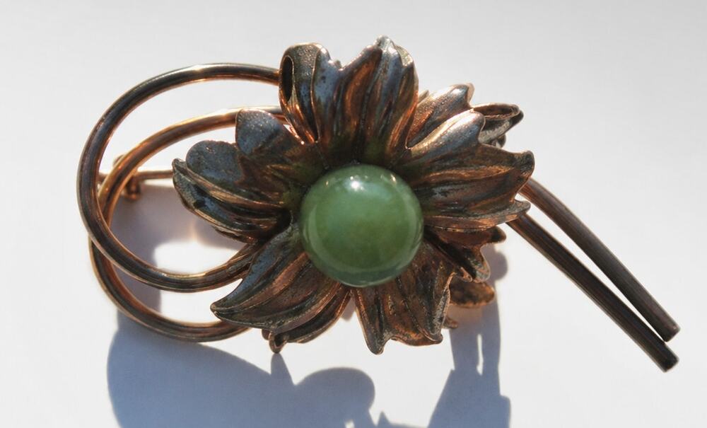 Vintage 18KT Gold Filled GF Flower Brooch Pin 1950s Green Stone gf1-